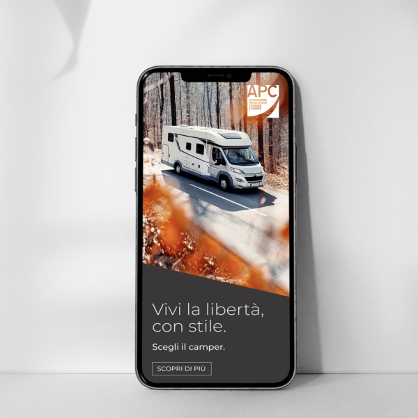 “Vivi la libertà, con stile” – Il nuovo claim della campagna digital di APC